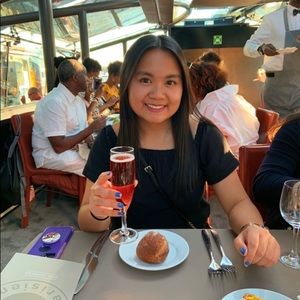 Meet your Posher, Cassandra